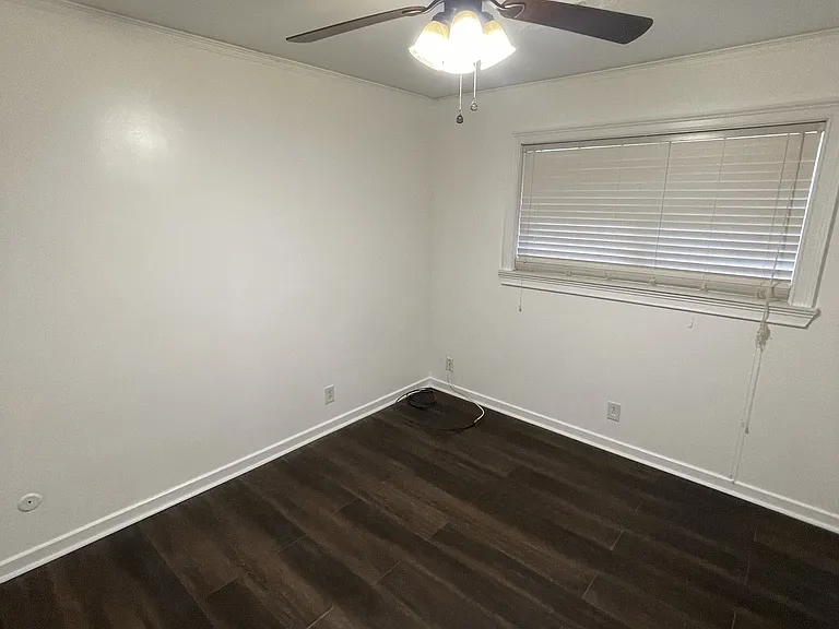 3613 Royal Crest Dr — Photo 9