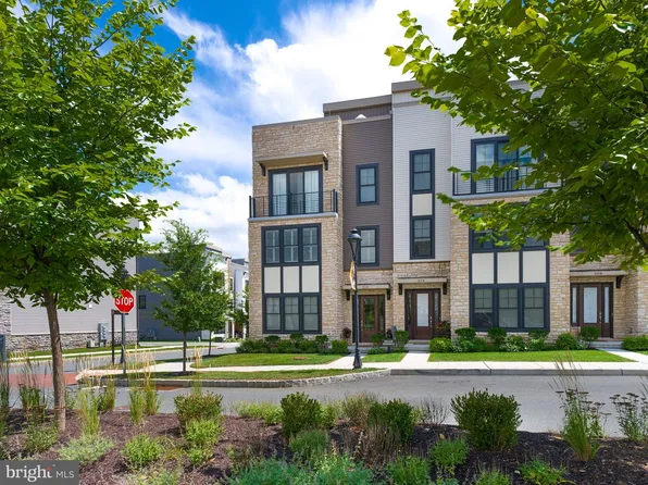 312 W Squire Dr, Newtown Square, PA 19073