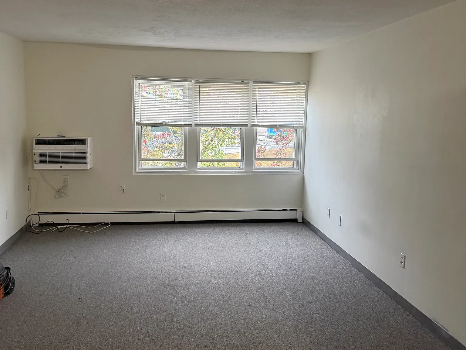2 bed, 800 sqft, $2,100 — Photo 1