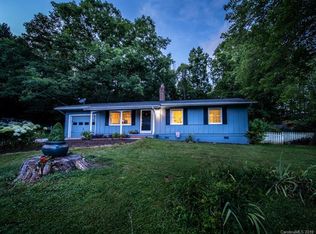 30 Fox Run Dr, Fairview, NC 28730