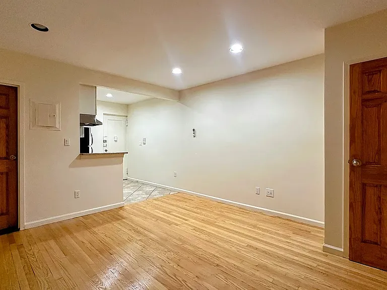 415 E 75th St #4 — Photo 5