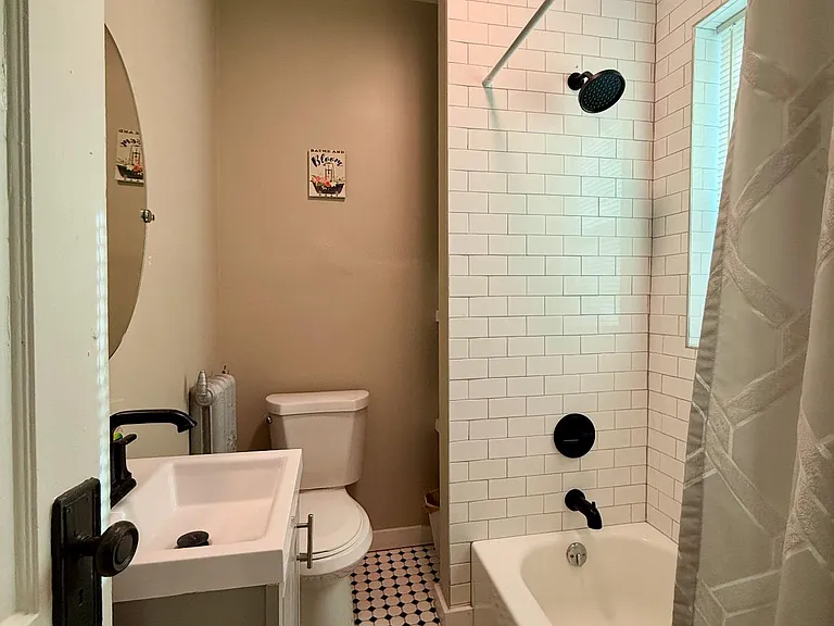 145 S Fitzhugh St — Photo 4