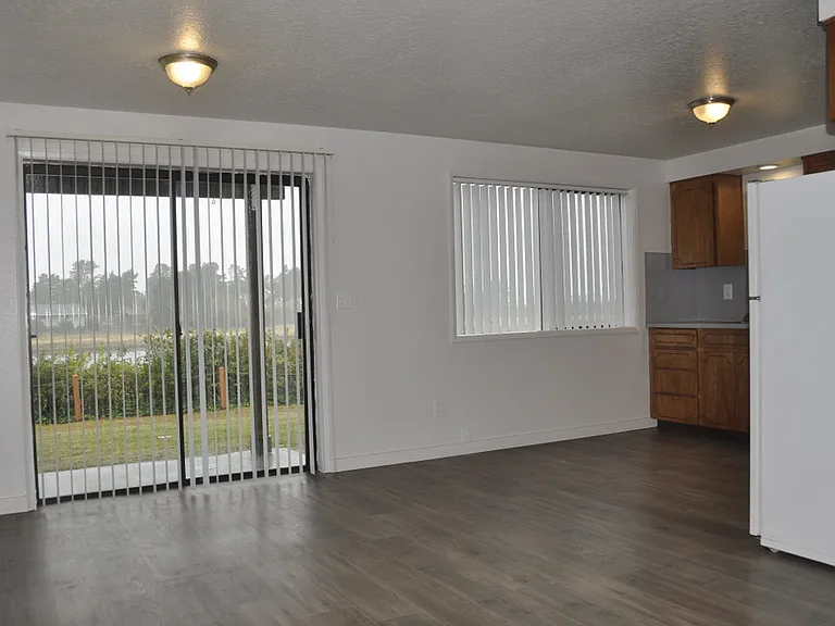 1322 N Holladay Dr — Photo 1
