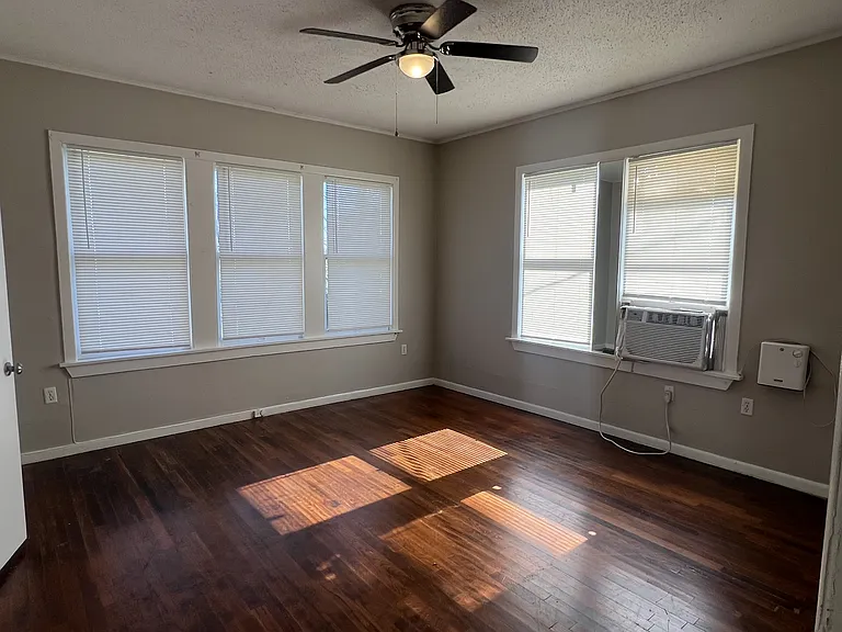 2402 Proctor Ave — Photo 10