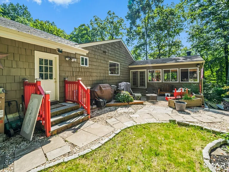 92 Kenmore Rd — Photo 19