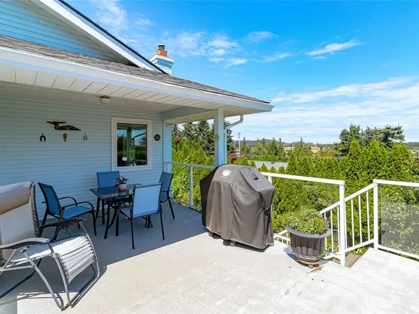 7453 Veyaness Rd, Central Saanich, BC V8M 1V9