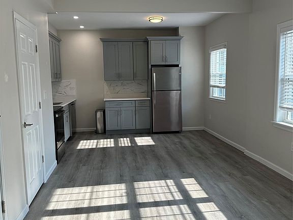 2nd image of 135 N Main St Unit 3