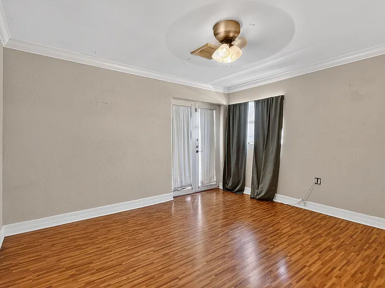1005 Selkirk St — Photo 22