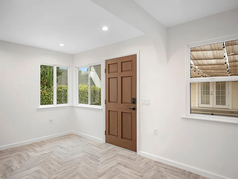 1560 Ridgeway Dr — Photo 28