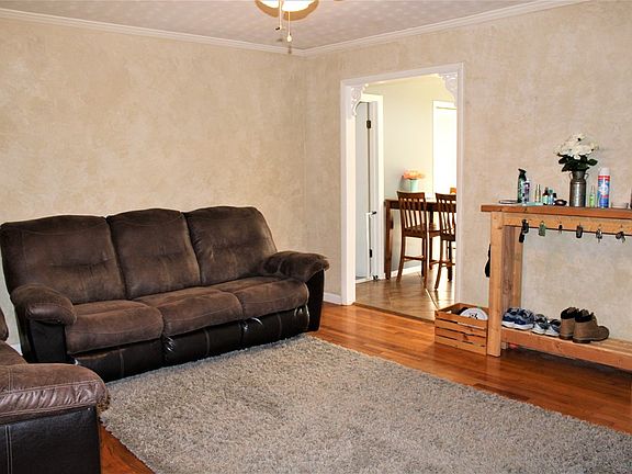 3rd image of 462 Northwood Dr