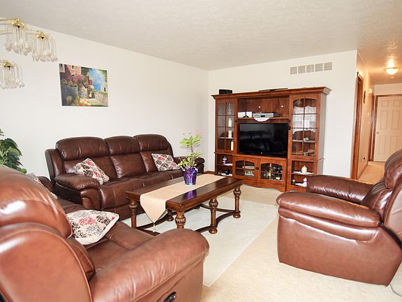4th image of 1631 Triplett Blvd