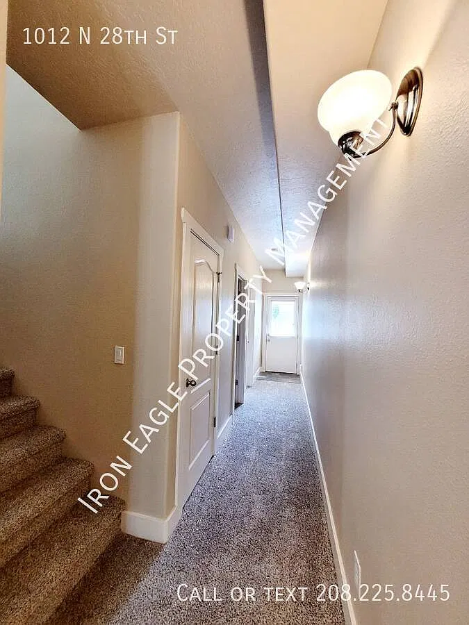 3 bed, 2.0 bath, 1411 sqft, $1,995 — Photo 3