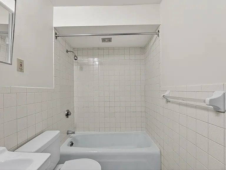Taurus Apartments — Photo 9