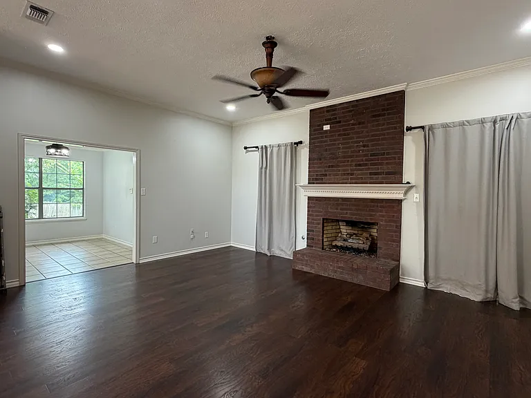 204 Rock Ridge Cir — Photo 2