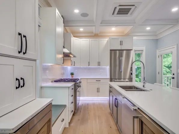 74-76 Dana St #3, Cambridge, MA 02139