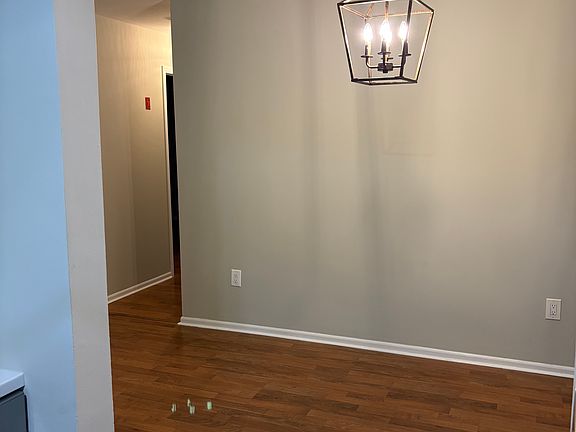 2nd image of 19 Hackamore Ct