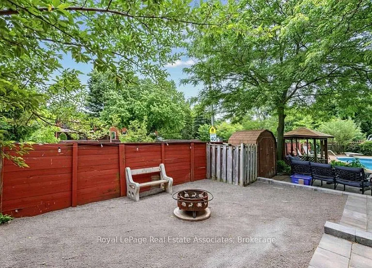 6760 Dolmage Ct — Photo 25