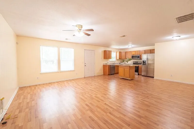 3 bed, 2.5 bath, 1772 sqft, $2,300 — Photo 4