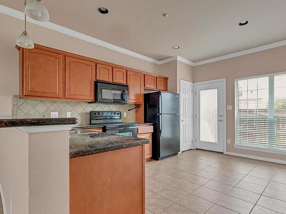 5th image of 305 Holleman Dr #1003