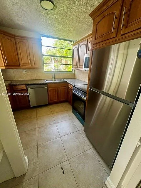 Tree Garden Condo — Photo 2