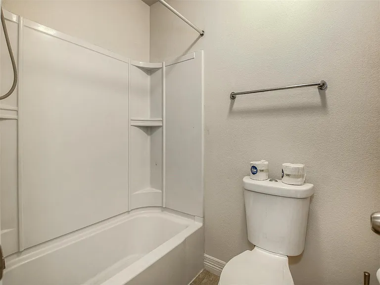 2915 Paige St — Photo 22