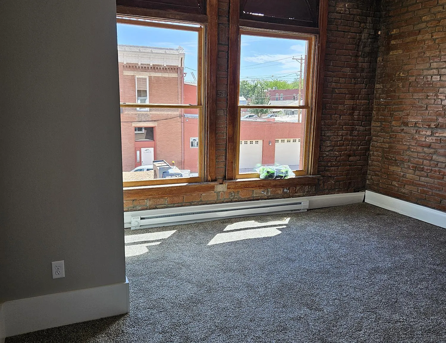 201 W Main (Florence Hotel Apartments) - 8 — Photo 4