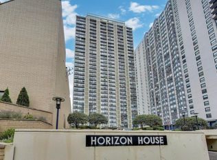 5733 N Sheridan Rd APT 23B, Chicago, IL 60660