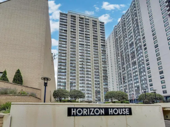 5733 N Sheridan Rd APT 23B, Chicago, IL 60660