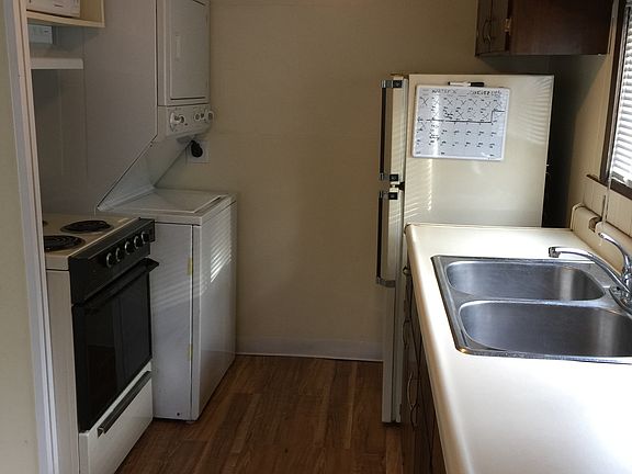 3rd image of 404 Sanford Ave