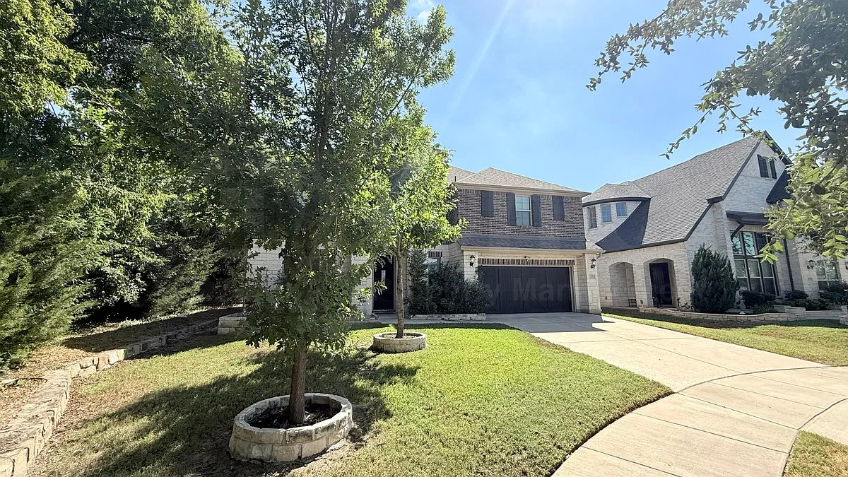 4 bed, 3.5 bath, 3528 sqft, $3,450 — Photo 2