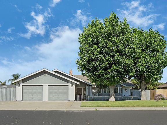 3rd image of 747 Foxfire Dr