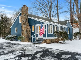 332 Stepstone Hill Rd, Guilford, CT 06437