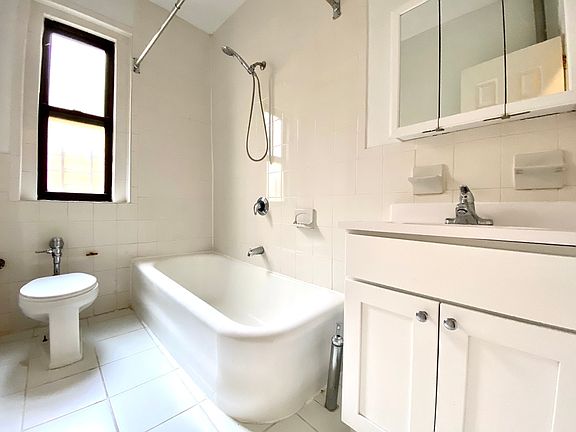 4th image of 106 Fort Washington Ave APT 4K