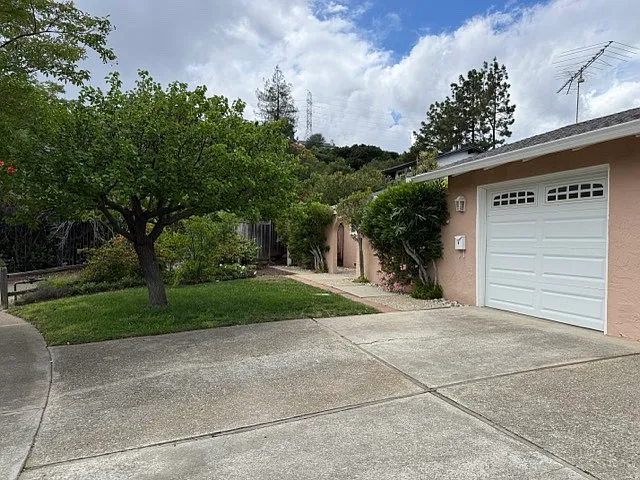 22841 Medina Ln #B — Photo 17