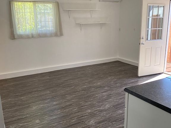 4th image of 123 Frontier Dr #C