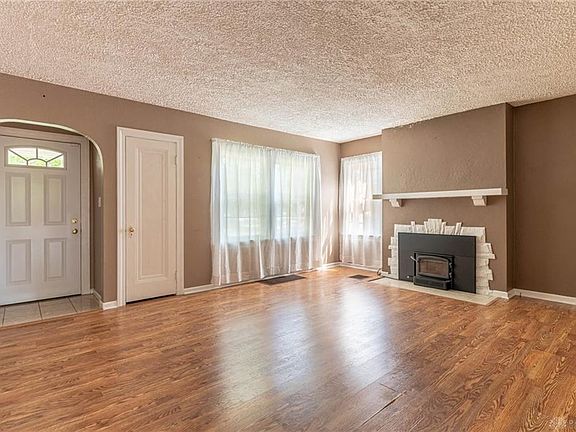 3rd image of 1118 Kemper Ave