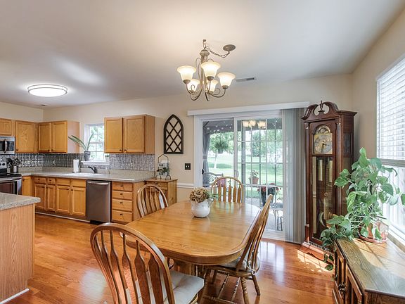5th image of 3126 Langley Dr