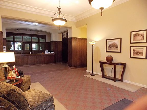 5th image of 297 W Clay Ave APT 404