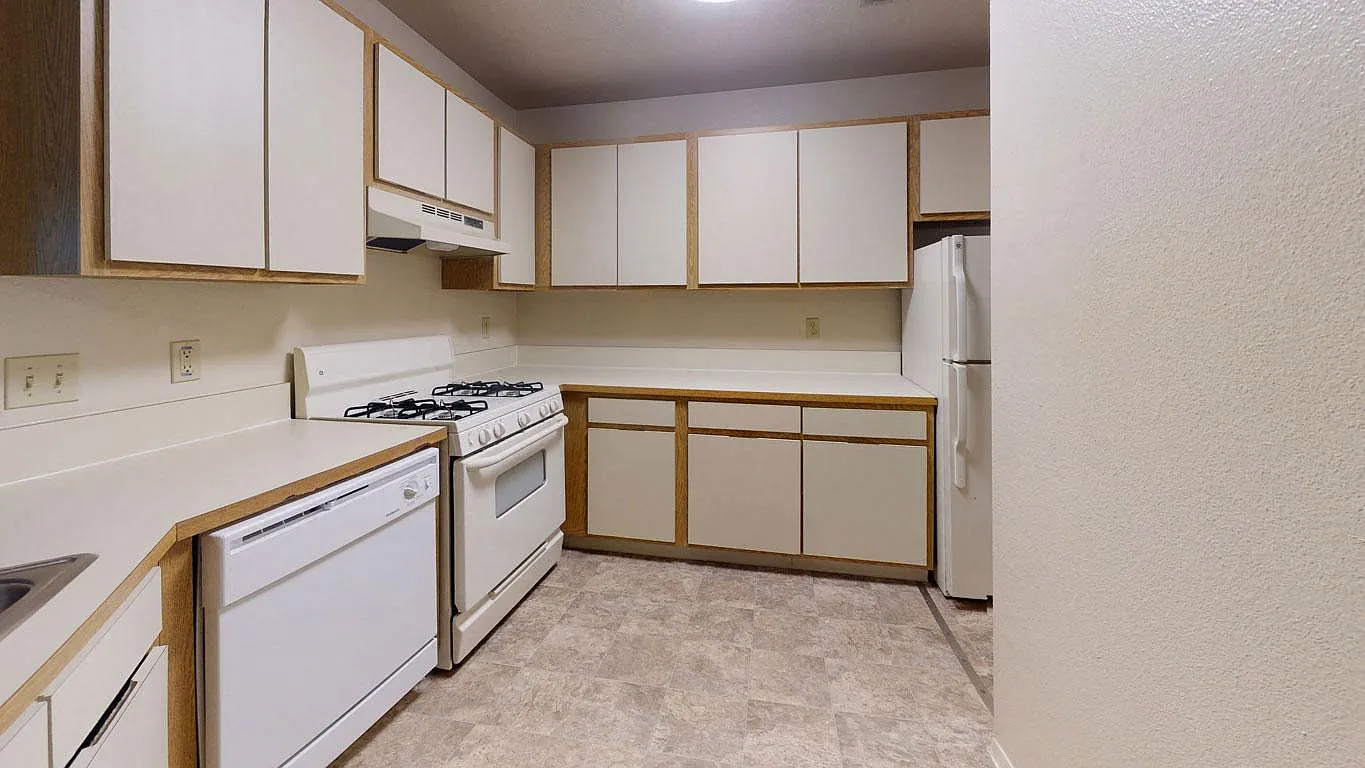Indian Lakes Apartments — Photo 3