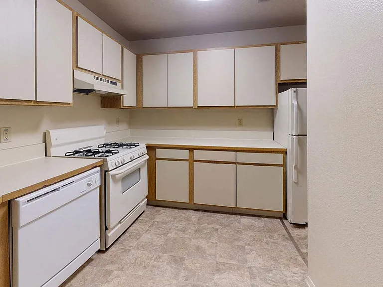 Indian Lakes Apartments — Photo 2