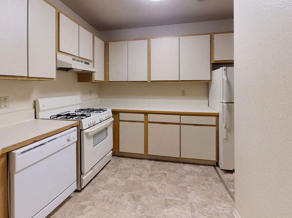 Indian Lakes Apartments | 5726 Seneca Dr, Mishawaka, IN