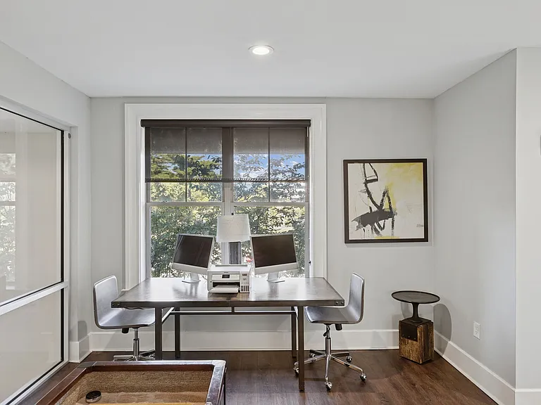 One Metrocenter — Photo 25