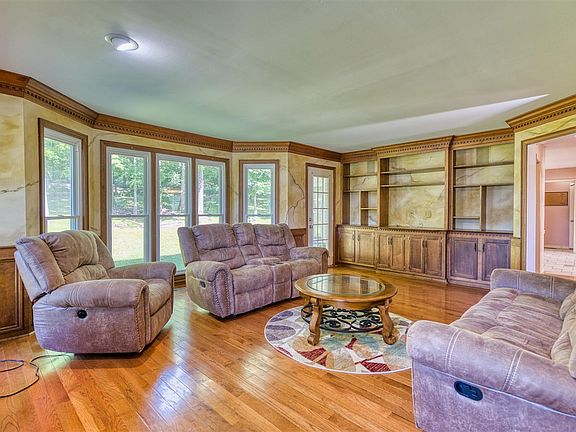 5th image of 207 Daleview Cir