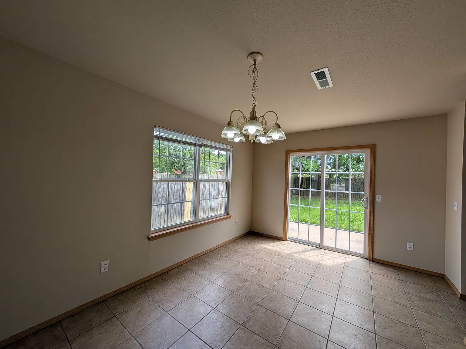 3 bed, 1154 sqft, $1,400 — Photo 4