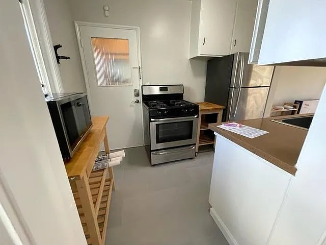 512 Merritt Ave #4 — Photo 7