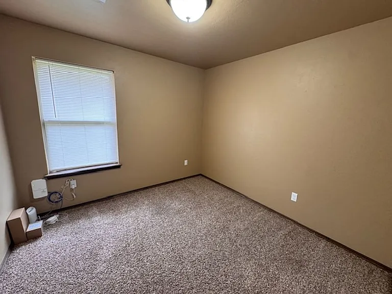 2716 Valley View Dr — Photo 10