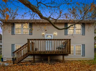 68 Sunny Hill Dr, Orion, IL 61273