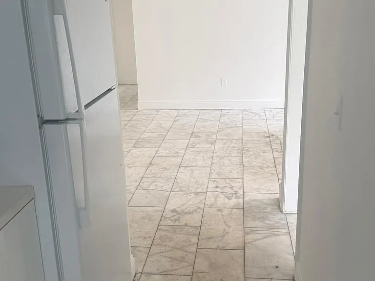 922 Jefferson Ave #6 — Photo 2