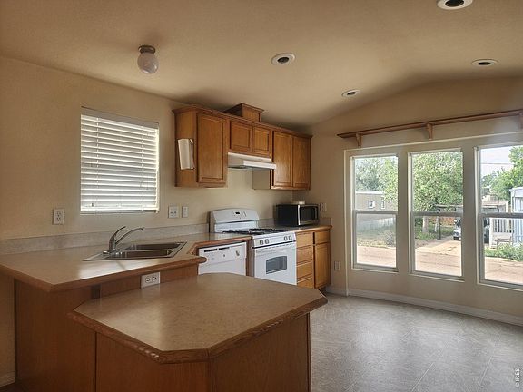 4th image of 1720 S Marshall Rd S #40