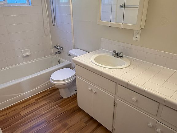 4th image of 1075-1085 Saratoga Ave #1075-4